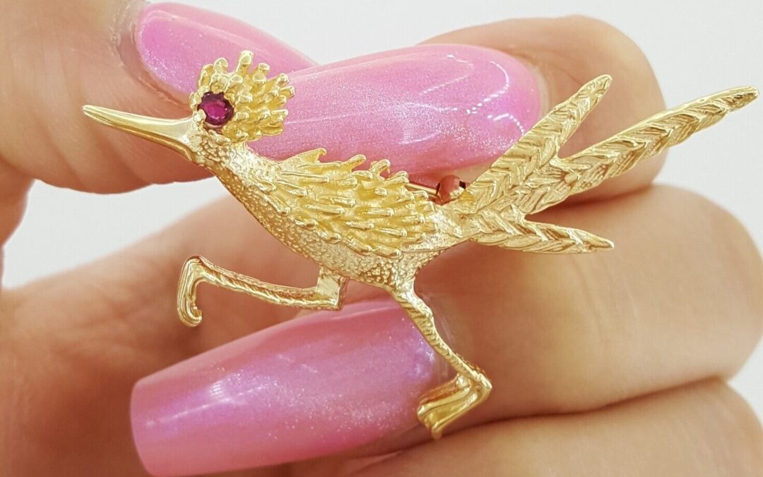 Vintage Roadrunner Bird 14k Yellow Gold Pin Brooch Ruby Eye 6.3 grams 46.6mm