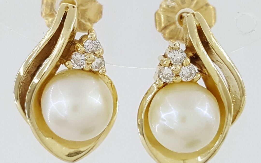 7mm Akoya Pearl Diamond Yellow Gold Earrings 0.12 ct 14k 4 Grams