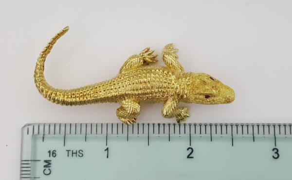 18K Yellow Gold 0.06 ct Ruby Alligator Brooch Pin 24.2 grams 59.3mm