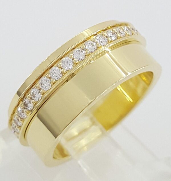 Piaget Round Diamond Full Circle Eternity 18k Yellow Gold Wedding Band 0.72 ct