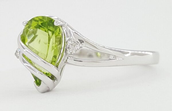 Pear Shape Peridot & Round Diamond Ring 14k White Gold 1.5 ct