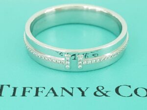 Tiffany & Co. T 18K White Gold 0.15 ct Round Diamond 5.5 mm Ring Rtl 4,300