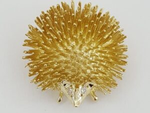 Vintage 14K Yellow Gold 0.06 ct Diamond Hedgehog Pin Brooch 13.5 grams 27mm