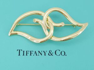 Tiffany & Co Vintage 18K Yellow Gold Double Leaf Heart Brooch Pin 12.6 g 55mm