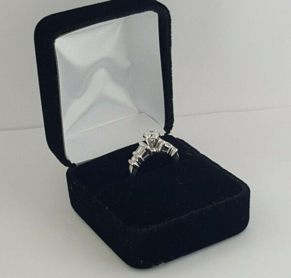 Round Baguette Diamond Engagement Ring 0.88 ct Platinum EGL USA Rtl 3,650