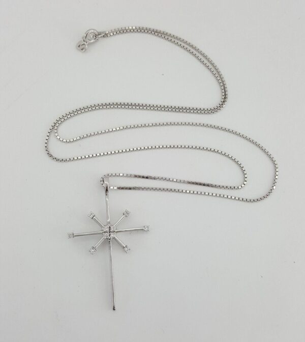 0.1 ct 18K White Gold Round Cut Diamond Snowflake / Starburst Cross Pendant