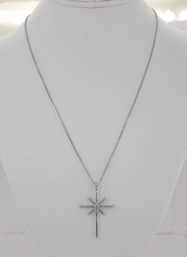 0.1 ct 18K White Gold Round Cut Diamond Snowflake / Starburst Cross Pendant