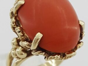 Vintage Oval Cabochon Red Coral Yellow Gold Statement / Cocktail Ring 11.6 grams