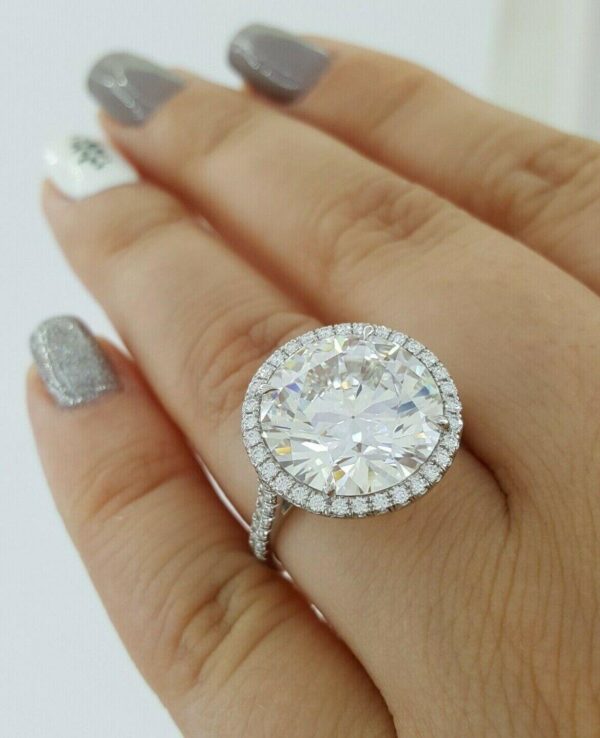 Tiffany & Co Platinum Soleste 8.66 ct Round Diamond Engagement Ring E / VVS2