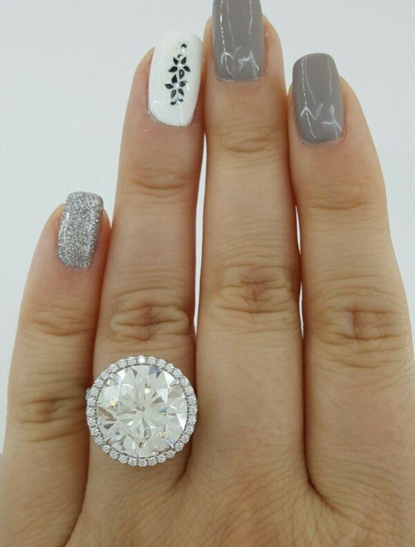 Tiffany & Co Platinum Soleste 8.66 ct Round Diamond Engagement Ring E / VVS2
