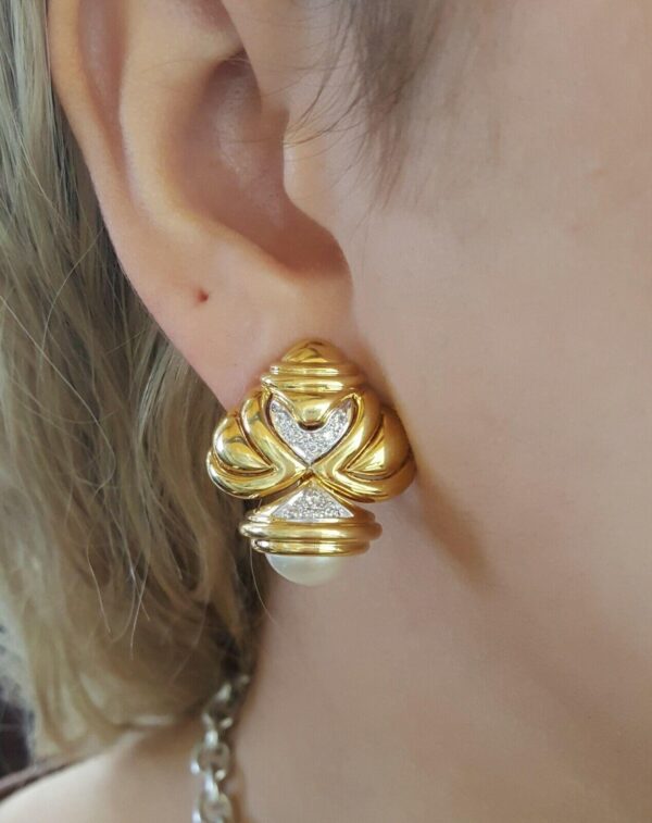 Vintage 18K Yellow Gold Mabe Pearl 0.18 ct Round Diamond Ear-Clips Earrings