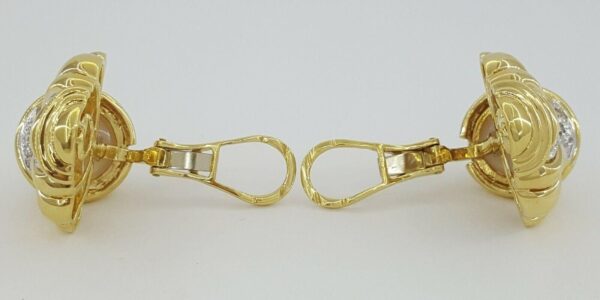 Vintage 18K Yellow Gold Mabe Pearl 0.18 ct Round Diamond Ear-Clips Earrings