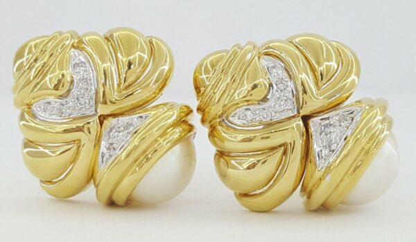 Vintage 18K Yellow Gold Mabe Pearl 0.18 ct Round Diamond Ear-Clips Earrings
