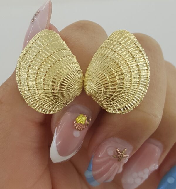 Vintage Tiffany & Co Seashell Clip On Earclip Earrings 14K Y Gold Circa 1970s