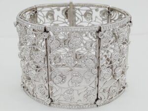 Vintage Style Diamond Flower Bracelet 12.21 ct 79 Grams 46mm 18K White Gold