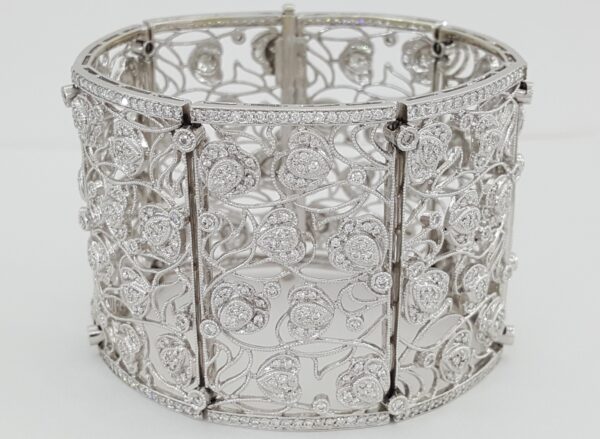Vintage Style Diamond Flower Bracelet 12.21 ct 79 Grams 46mm 18K White Gold
