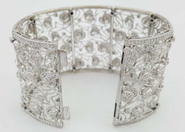 Vintage Style Diamond Flower Bracelet 12.21 ct 79 Grams 46mm 18K White Gold