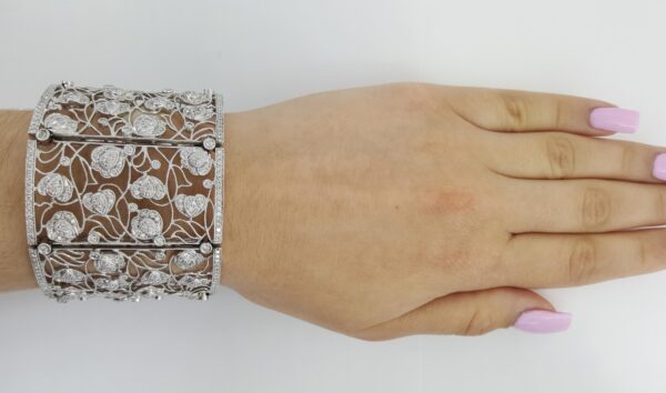 Vintage Style Diamond Flower Bracelet 12.21 ct 79 Grams 46mm 18K White Gold