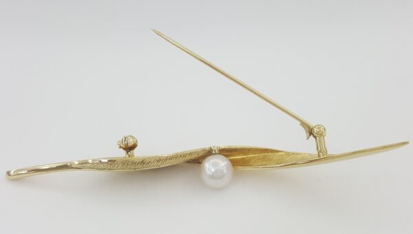 Vintage Mikimoto 18k Yellow Gold Leaf Akoya Pearl Pin Brooch 9.8 Grams