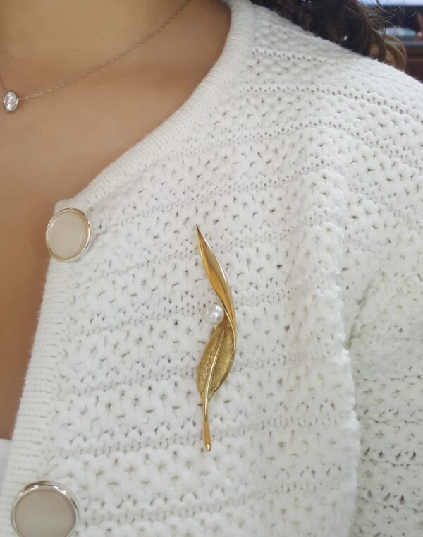 Vintage Mikimoto 18k Yellow Gold Leaf Akoya Pearl Pin Brooch 9.8 Grams