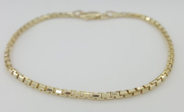 Round Box 14K Yellow Gold Bracelet 6.8" 2.2 mm 5 grams