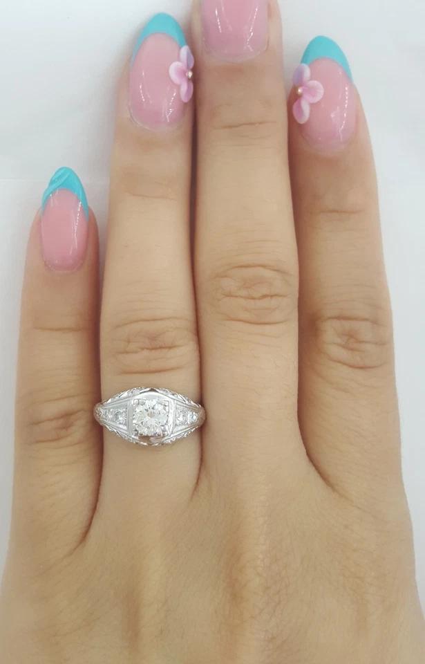 Antique Art Deco Round Diamond Engagement Ring 0.75 ct in Platinum