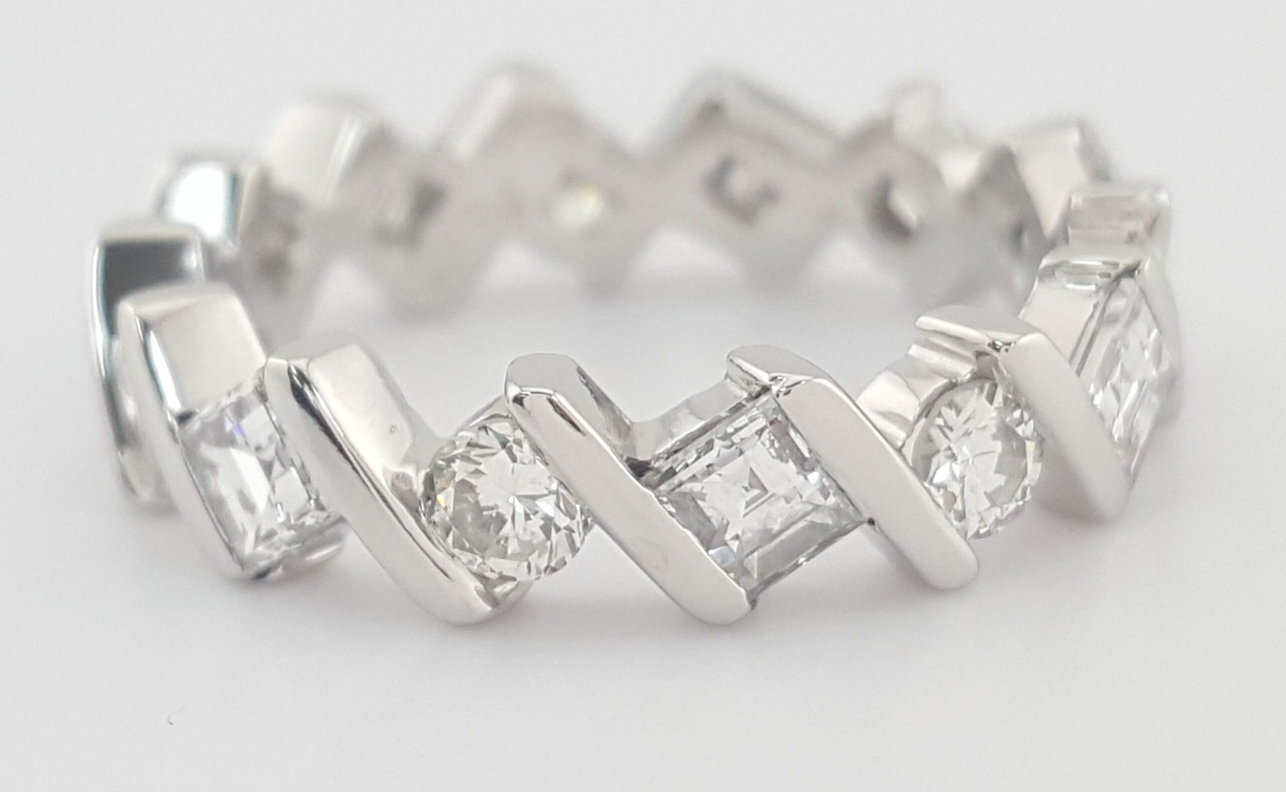 Round & Carre Square Cut Diamond Full Circle Eternity Band Ring 1.75 ct Platinum