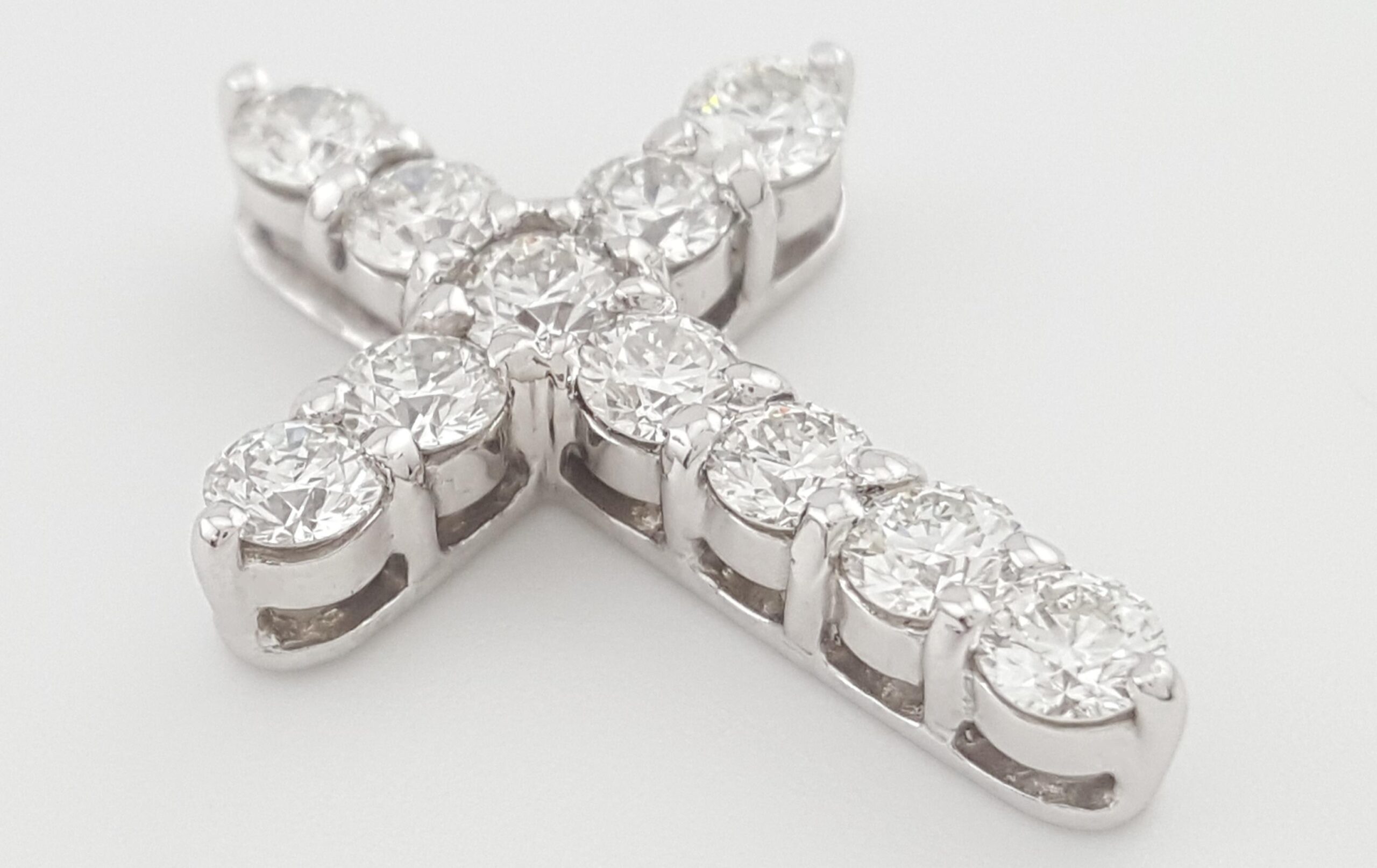 Round Brilliant Cut Diamond Cross Pendant 1 ct Platinum 21.4 mm 2.6 Grams $3,495